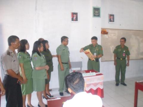 Sekda Buka Soal UN di SMA I Siau Barat